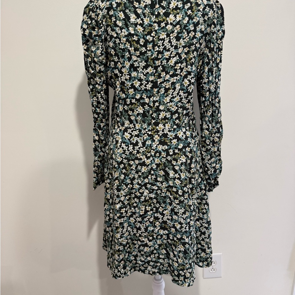 LOFT Floral Fit & Flare dress size 8 - Picture 4 of 7